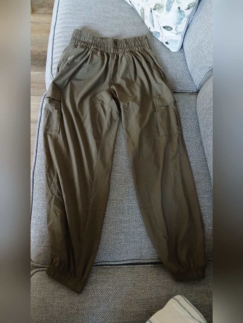 NWOT Vuori Villa Cargo Jogger in Olive Green - Picture 6 of 6